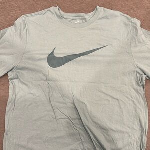 Nike men’s L tee shirt